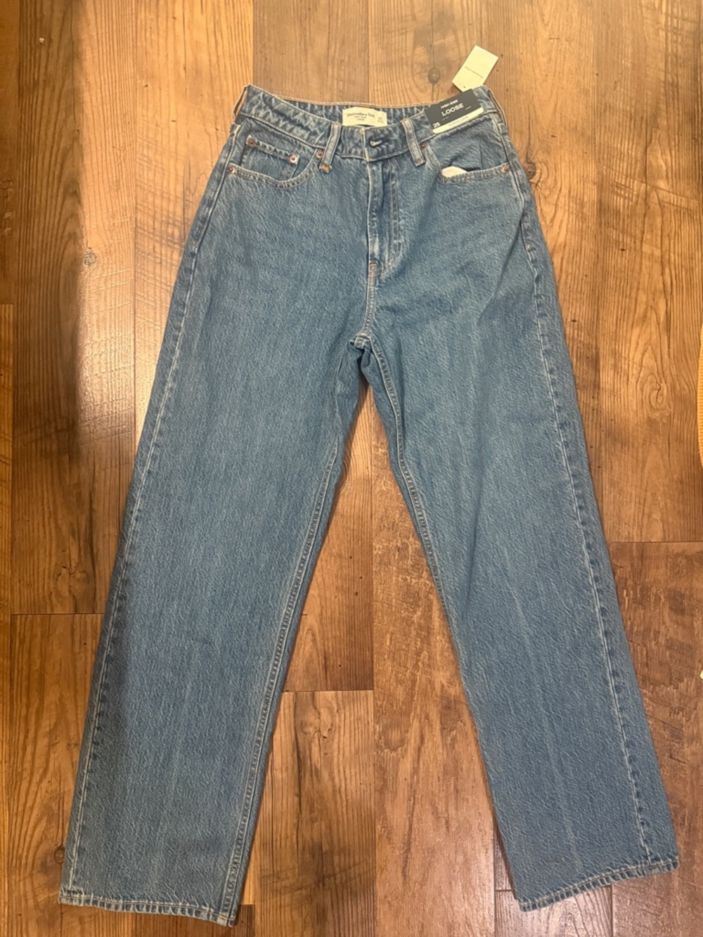 Abercrombie & Fitch Women's Loose Straight-Leg Jeans in Light Blue Denim - Picture 2 of 5